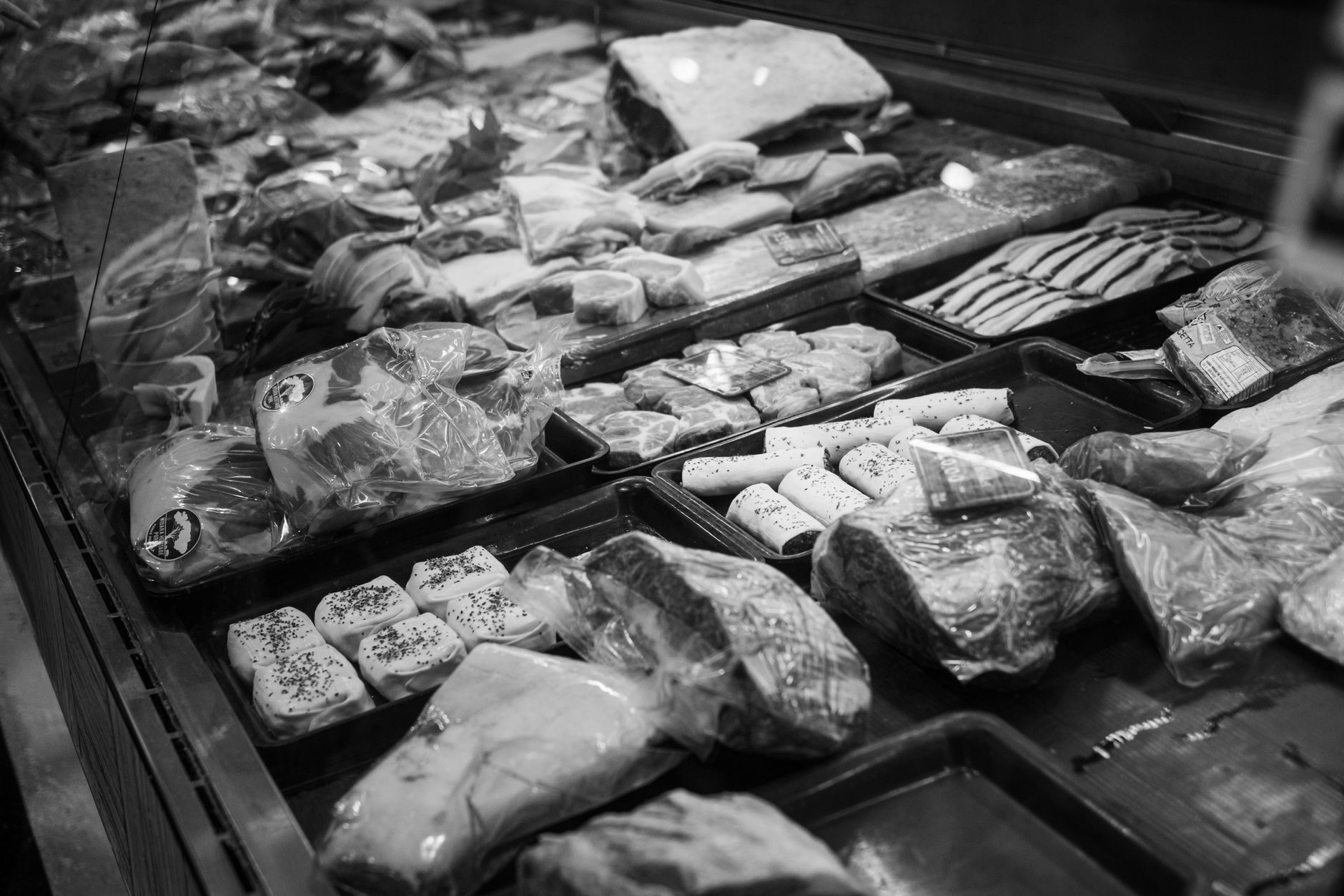 Vacuum-sealed frozen beef cuts and stacked export cartons in a cold storage warehouse