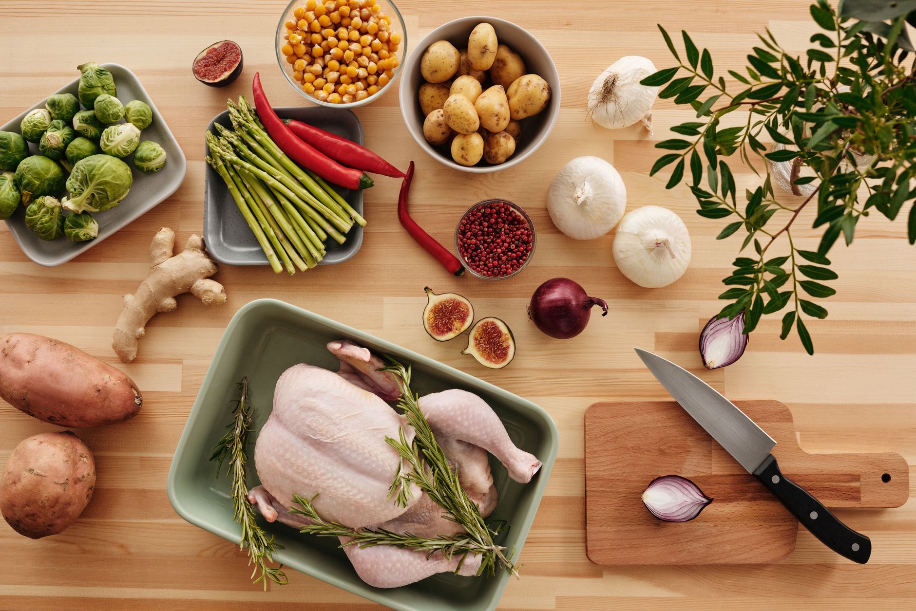 Raw whole chickens on a preparation surface, illustrating Brazilian whole chicken grades for importers
